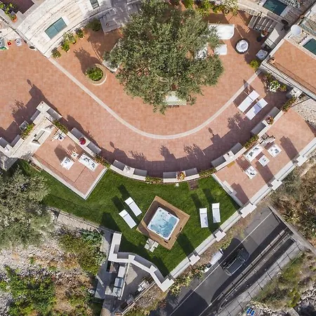 Sparviero Luxury Suites * تاورمينا