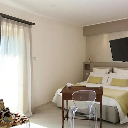 Sparviero Luxury Suites *